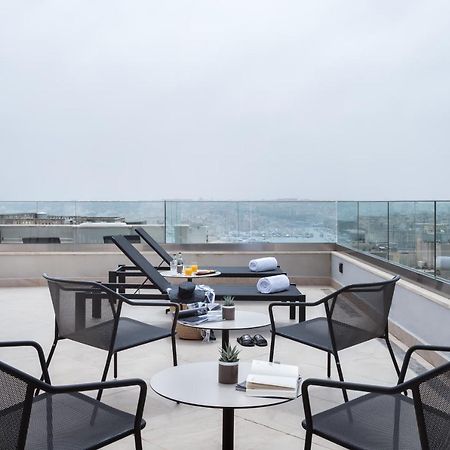 One One Two Hotel Валета Екстериор снимка