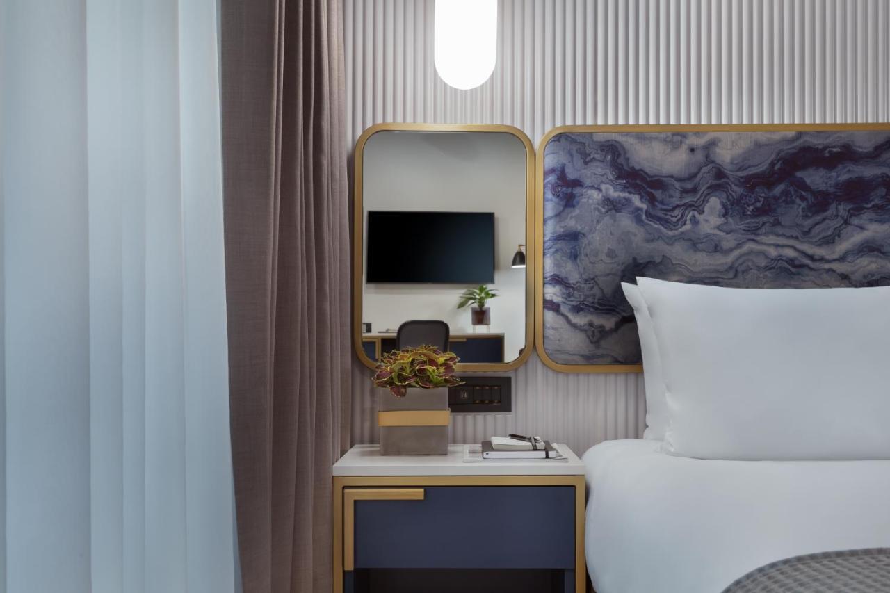 One One Two Hotel Валета Екстериор снимка